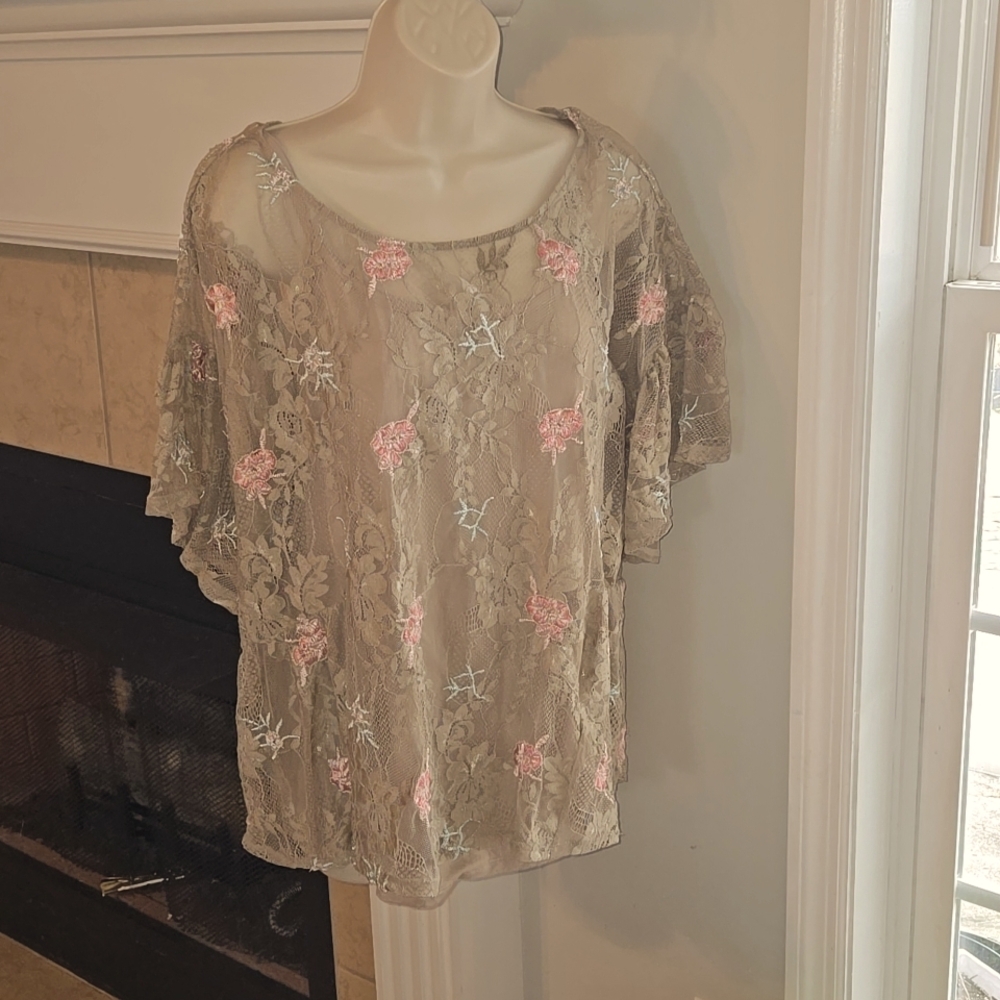 Sz L Democracy top with tank under, pretty taupe color
